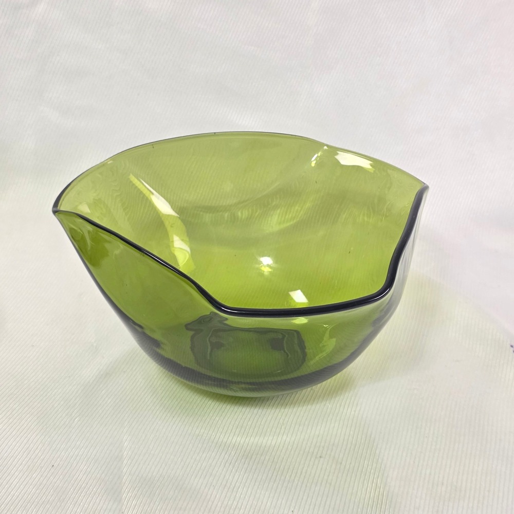 Anchor Hocking Avocado Green Pinched Drape Bowl 9.1" 5.4"D Wavy Chip MCM VTG EUC